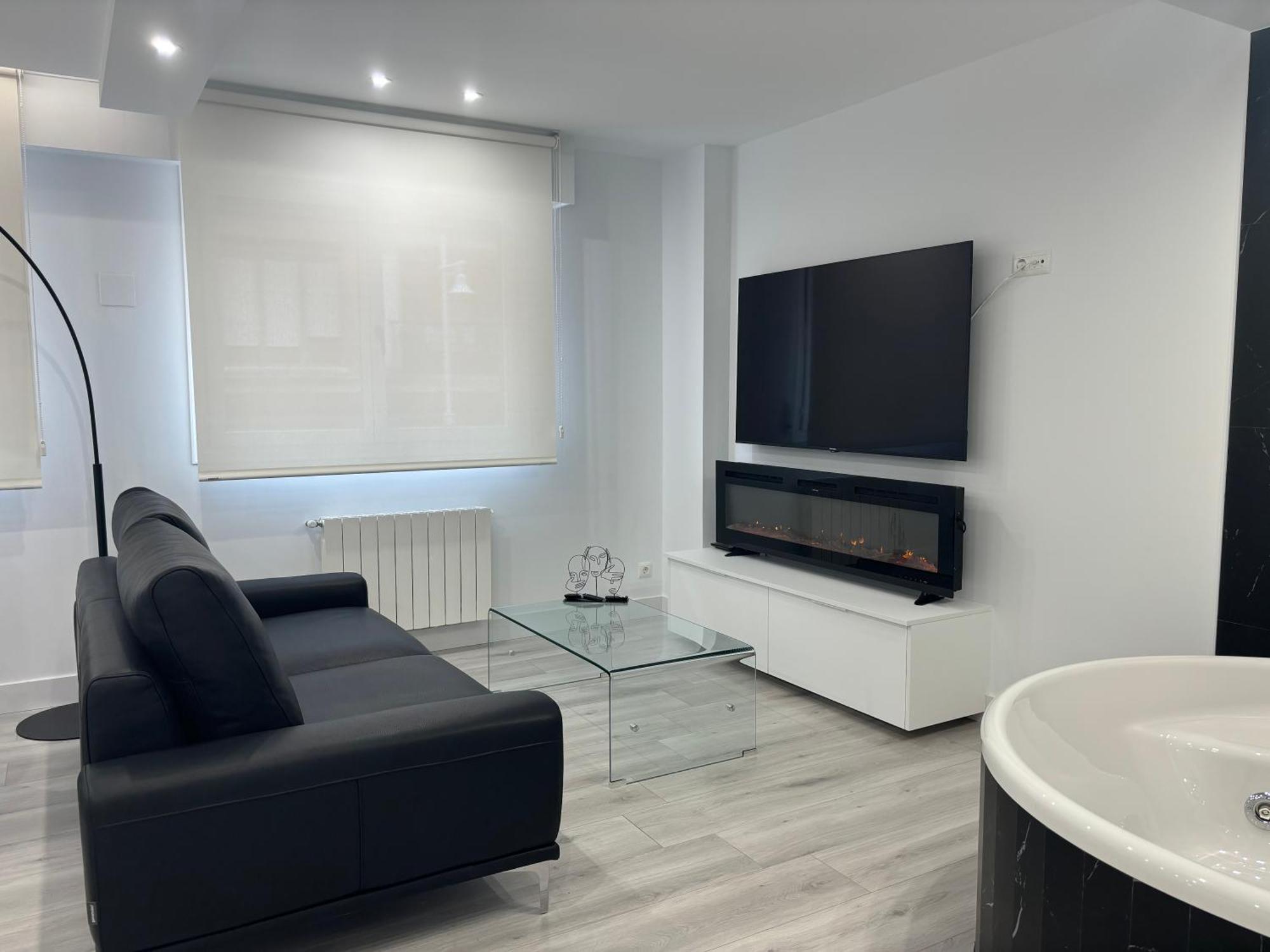 Black And White Suite Cervantes Castro Urdiales Luaran gambar