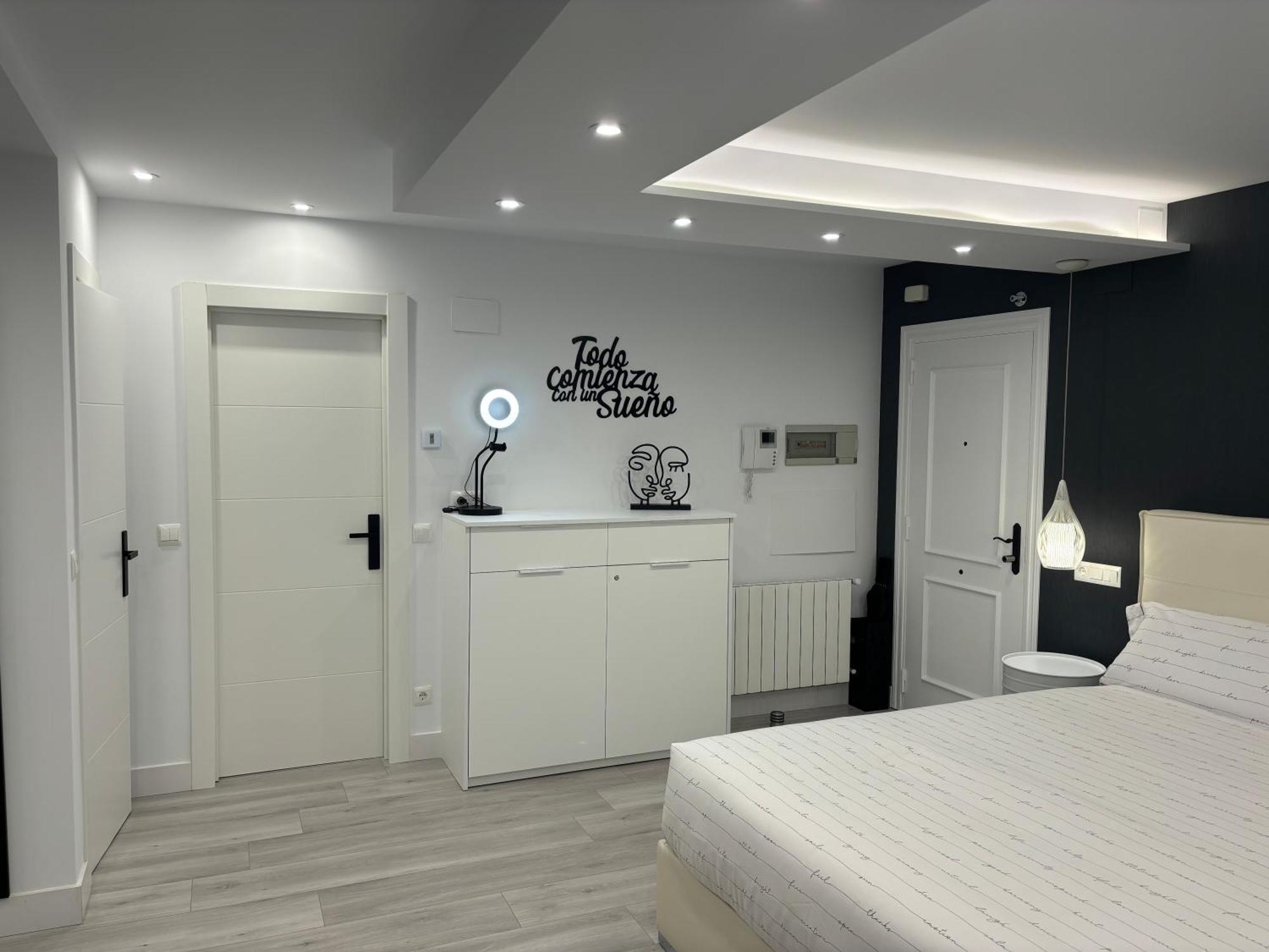 Black And White Suite Cervantes Castro Urdiales Luaran gambar